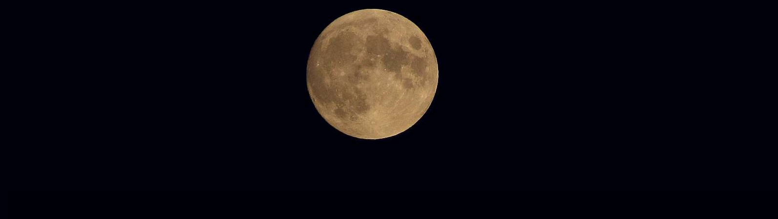 Der Mond am Nachthimmel - Foto © Wolfgang Pehlemann